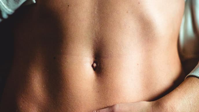 Flacher Bauch Frau