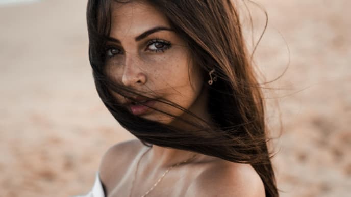 Frau am Strand