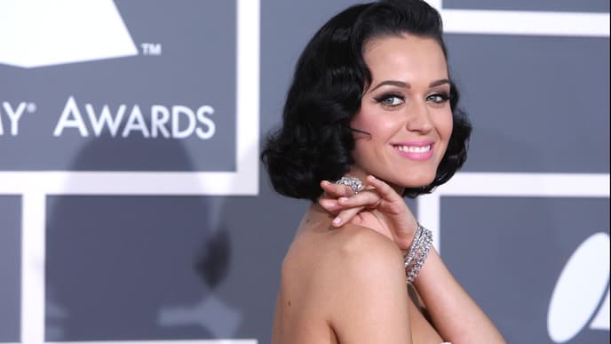 Katy Perry schwarze Haare Bob Frisur