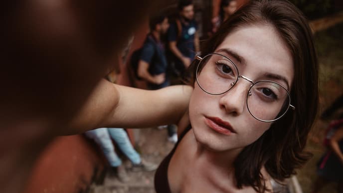 Frau macht ein Selfie von sich