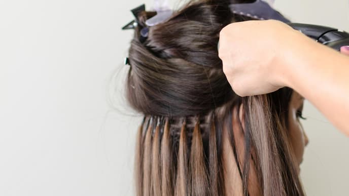 Frau mit Extensions