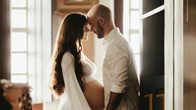 Schwangere Frau und Mann 
