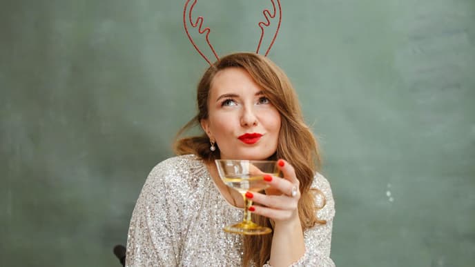 Horoskop Thema: Frau mit Sekt und Hirschgeweih