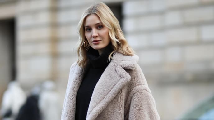 Mandy Bork mit blonden Haaren im Winter