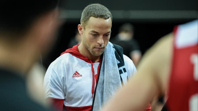 Andrej Mangold trauriger Blick  
