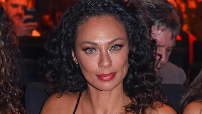 Lilly Becker im roten Kleid 