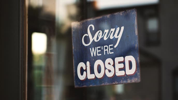 "Sorry we're closed" Schild