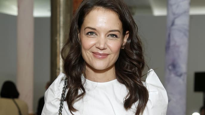 Katie Holmes lächelt 
