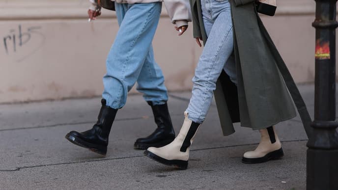 Zwei junge Damen in herbstlichen Looks