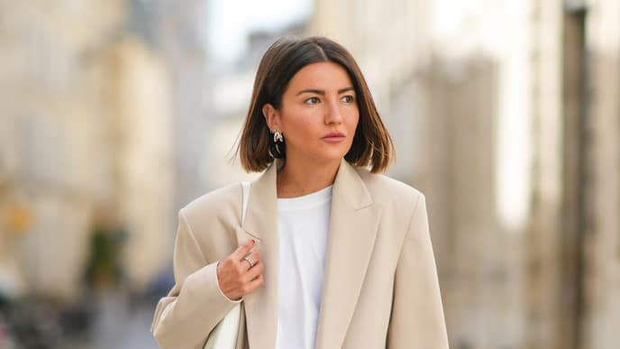 Frau mit Sleek Bob