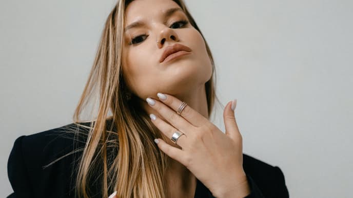 Horoskop: Frau mit blonden Haaren