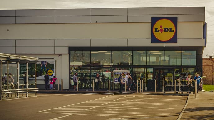 Lidl Filiale mit Kunden