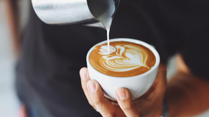 Kaffee mit Milch in der Tasse
