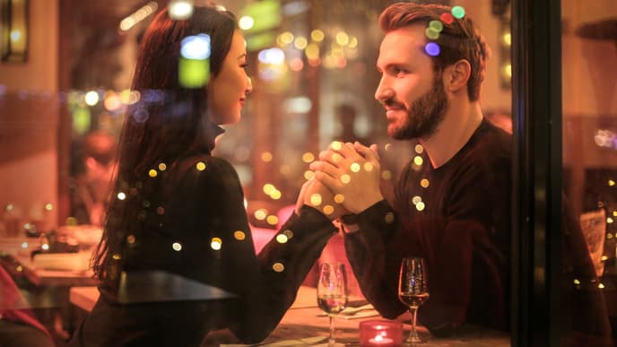 Frau und Mann Dinner