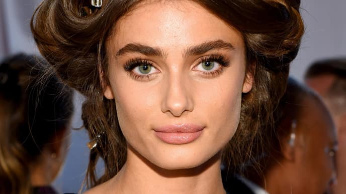 Taylor Hill Augenbrauen