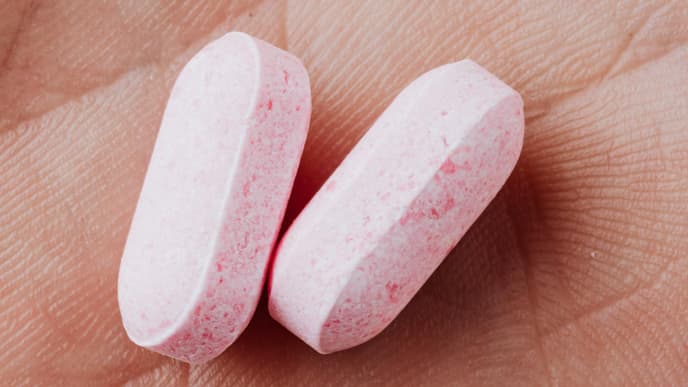 Rosa Tabletten liegen auf der Hand 