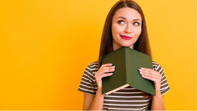 Frau mit Buch 