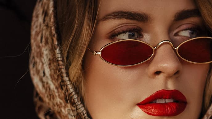 Horoskop furchtlos Frau mit Sonnenbrille