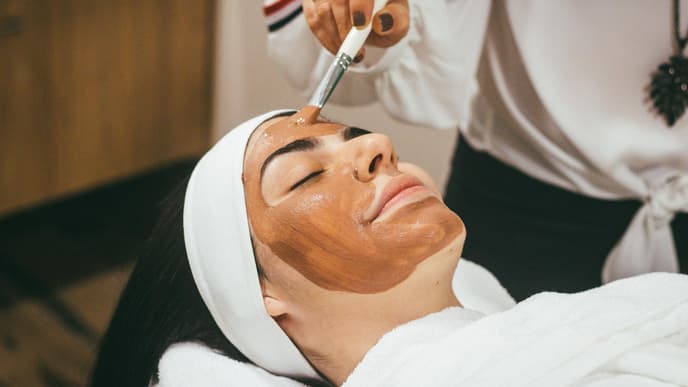Gesicht Ausreinigung mit Maske