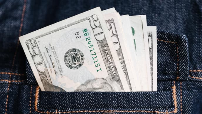 Geld in der Brusttasche