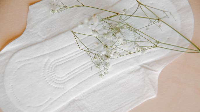 Binde mit Blumen