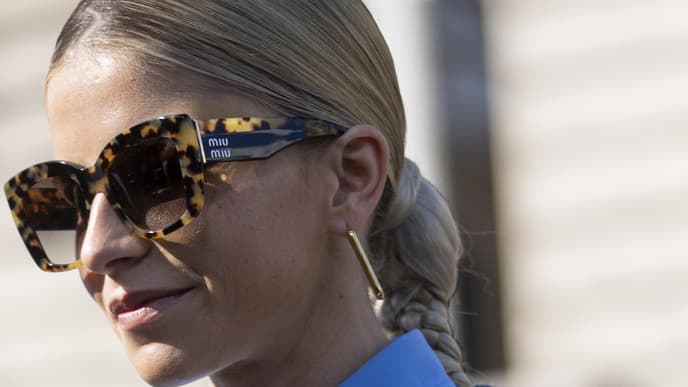 Caro Daur trägt Cateye-Sonnenbrille