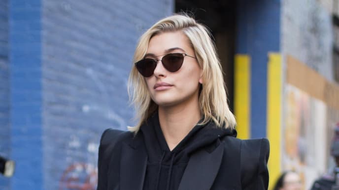 Hailey Bieber Seitenscheitel