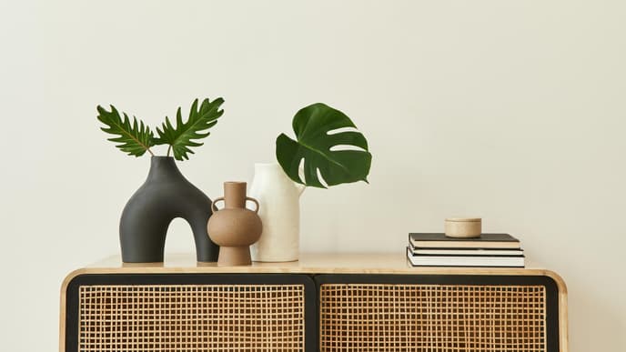 Aufgeräumtes ordentliches Sideboard