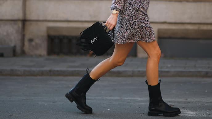 Boots mit Sommerkleid