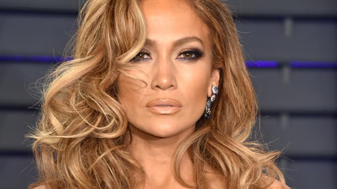 Jennfier Lopez trägt lange Haare