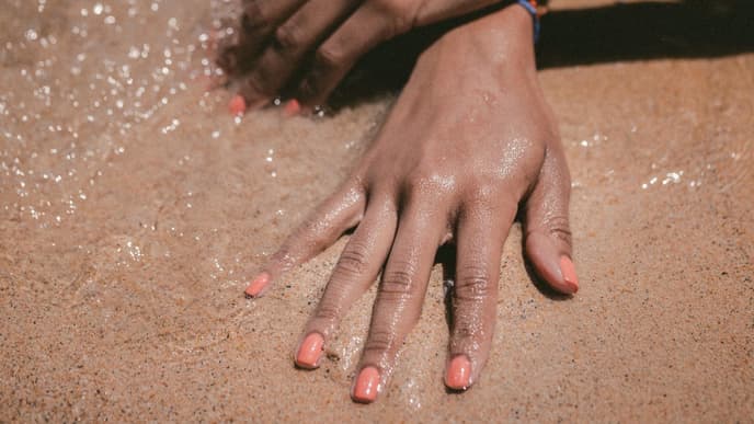 Nägel am Strand