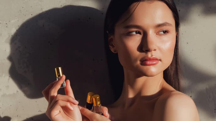 Frau mit Parfum 