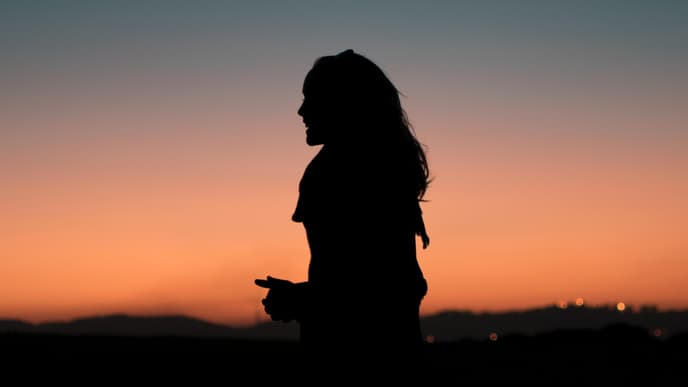 Frau Vor Sternenhimmel
