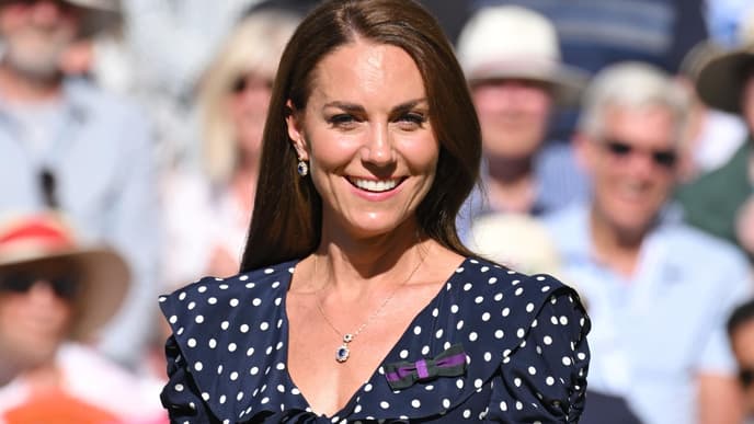 Kate trägt gepunktetes Kleid