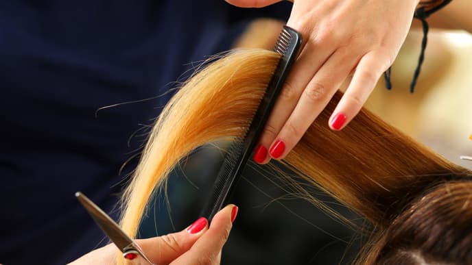 Hair Dusting beim Friseur