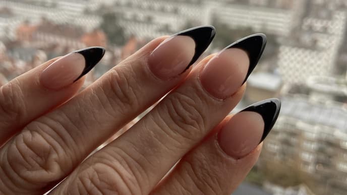 Schwarze French Nails