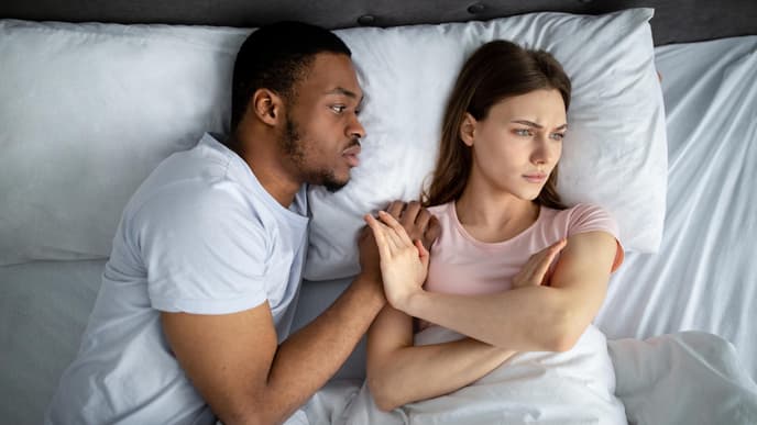 Frustriertes Paar im Bett