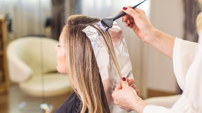 Frau beim Friseur 