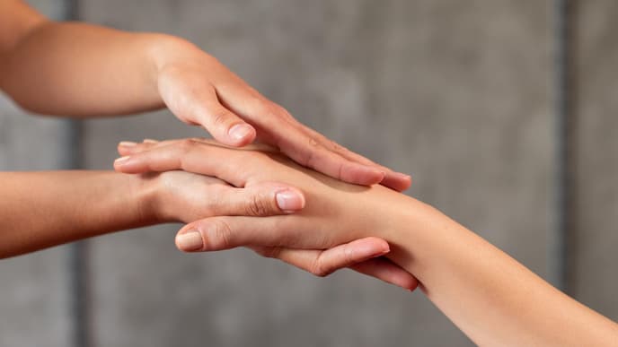 Hand wird massiert