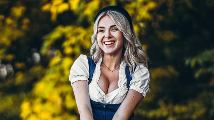 Frau im Dirndl