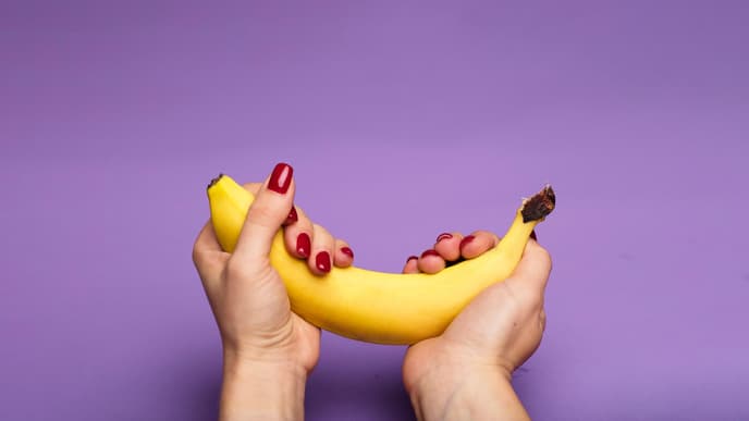 Banane in Händen