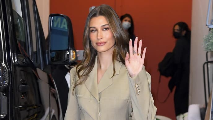 Hailey Bieber Hand Nägel