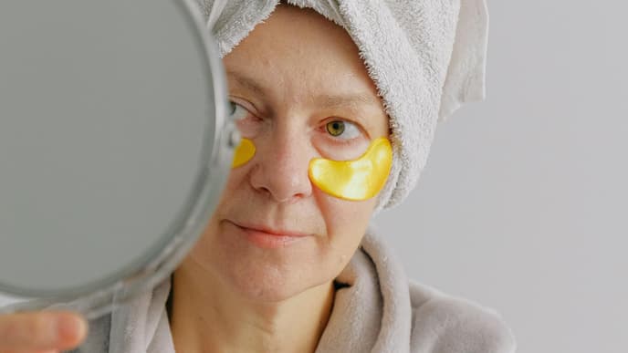 Frau mit Nasolabialfalte