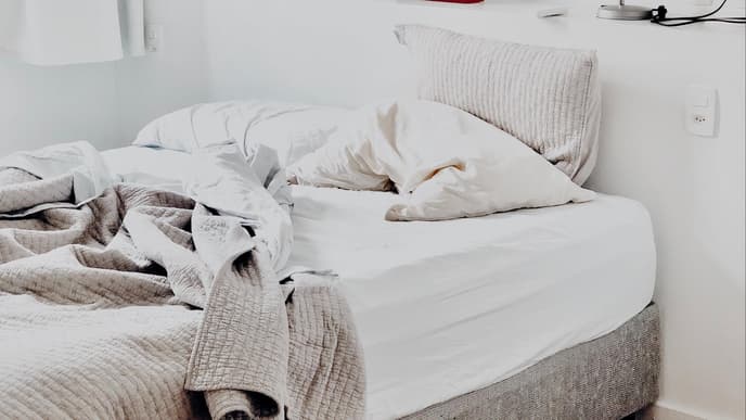 Ungemachtes Bett nach dem Aufstehen