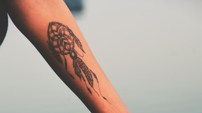 Traumfänger-Tattoo auf Unterarm