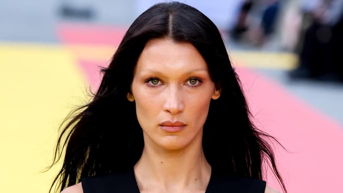 Bella Hadid mit gebleachten Augenbrauen