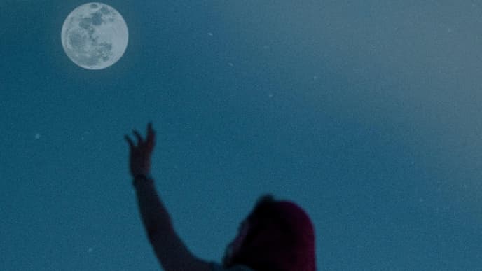 Frau und Mond