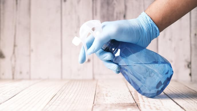 Blaue Putzflasche