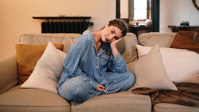 Frau im Pyjama
