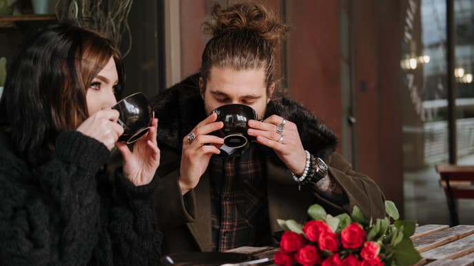 Zwei Personen beim ersten Date